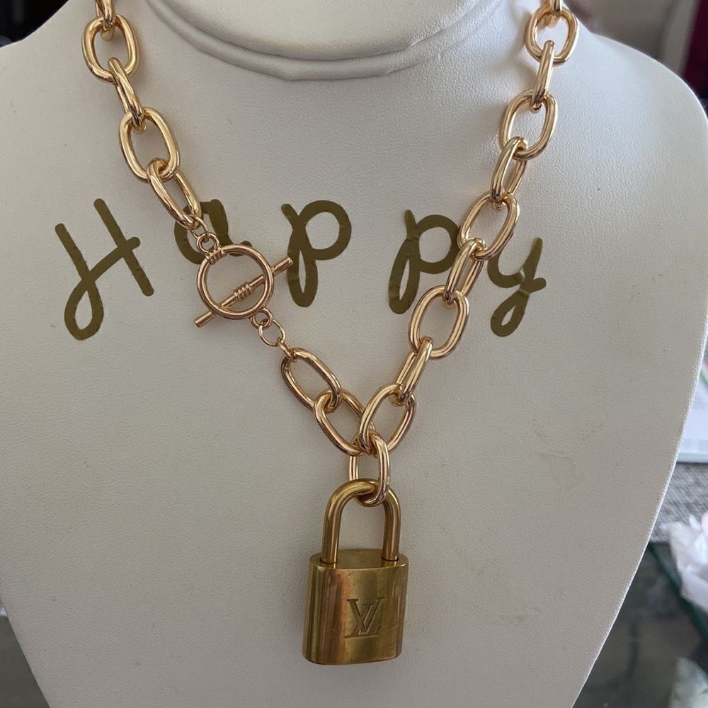 LV key lock with key 100% authentic with NWT necklace - Picture 2 of 9